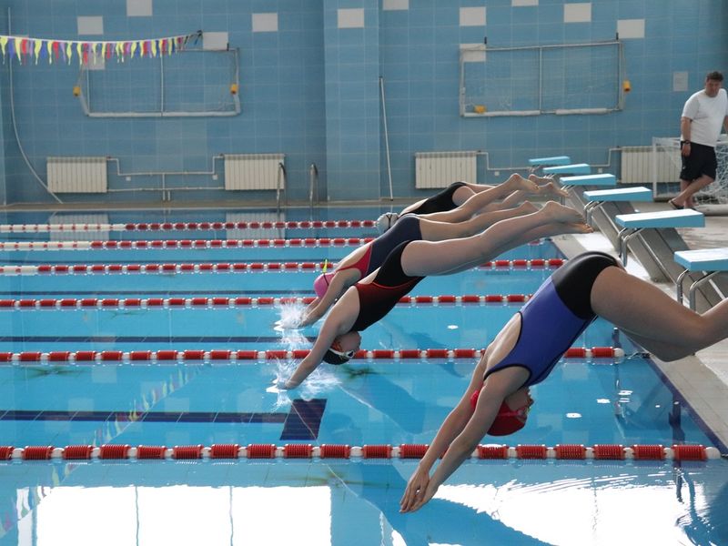 23 мая - соревнования по плаванию